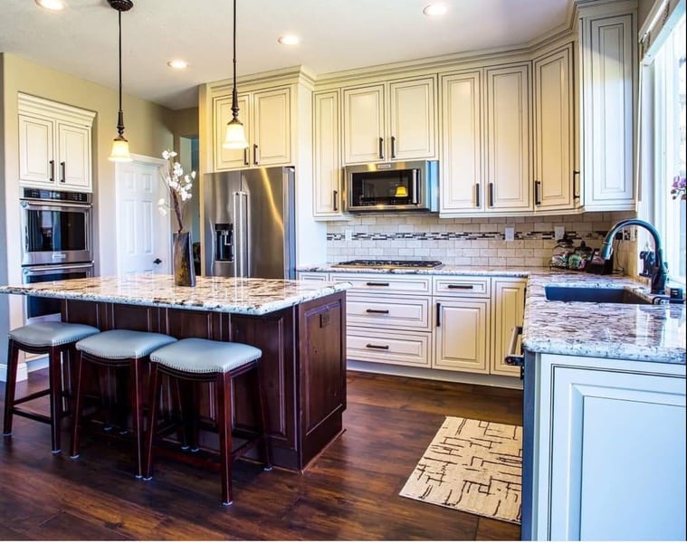 This Sophisticated Kitchen Is Stylish, How Are Kraftmaid Cabinets Rated